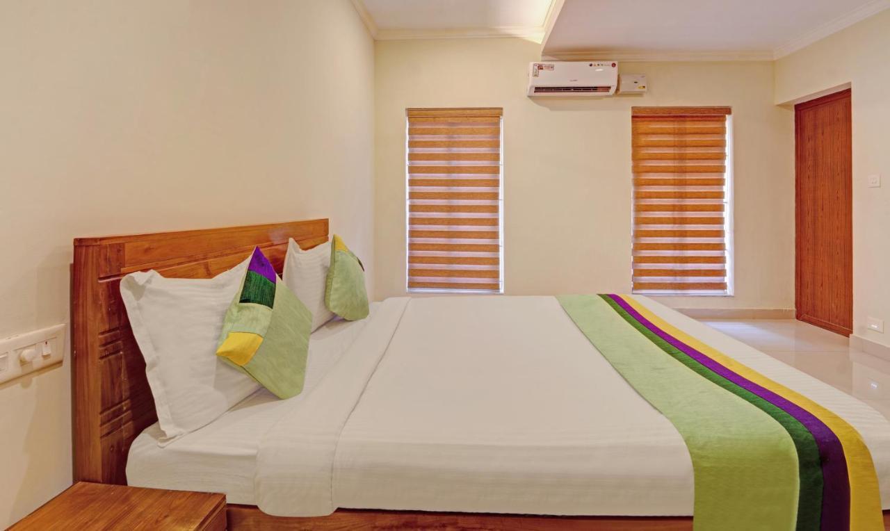 Sreepathi Nirmalyam 400 Mts From Guruvayoor Temple Hotel Guruvayur Exterior photo